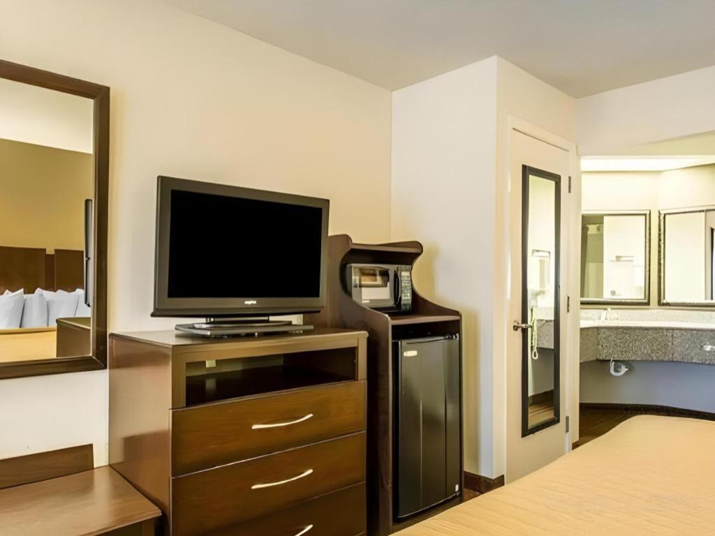 Quality Inn & Suites Near Panama City Beach Exterior foto