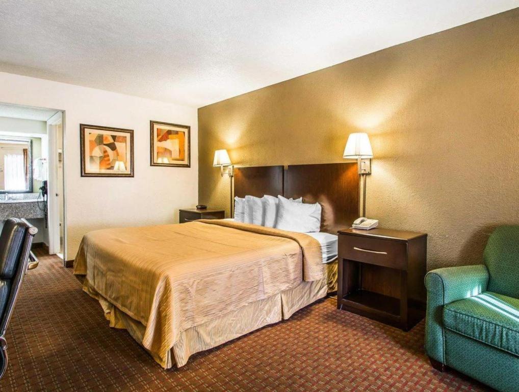 Quality Inn & Suites Near Panama City Beach Exterior foto