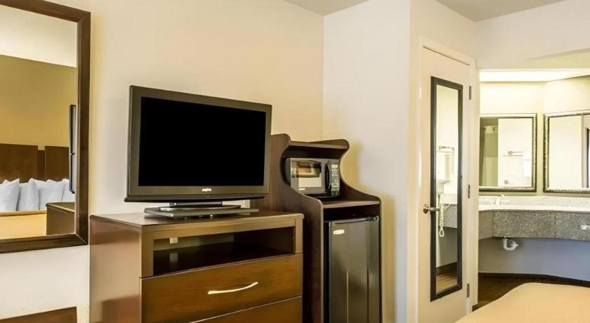 Quality Inn & Suites Near Panama City Beach Exterior foto