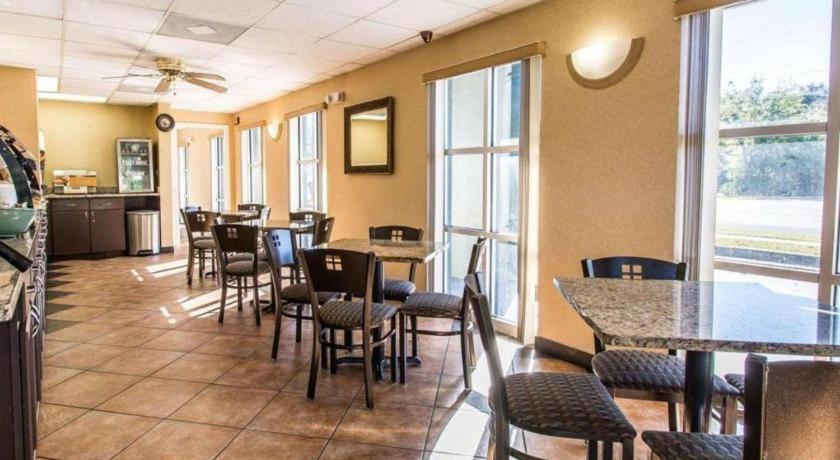 Quality Inn & Suites Near Panama City Beach Exterior foto
