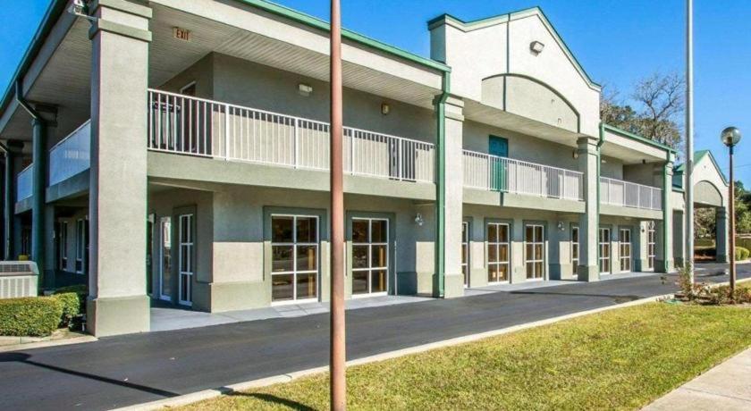 Quality Inn & Suites Near Panama City Beach Exterior foto