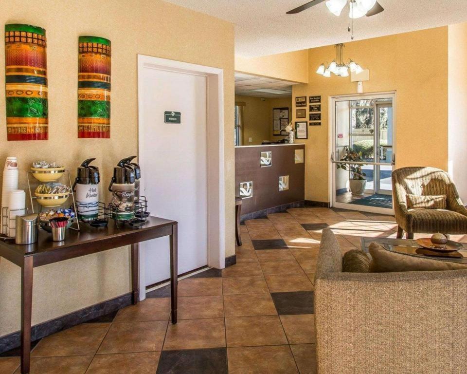 Quality Inn & Suites Near Panama City Beach Exterior foto
